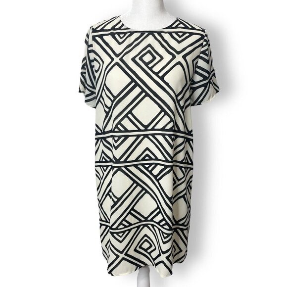 Everly Size M Shift Dress Short Sleeve Cream Black Art Deco Pattern Knee Length - Picture 1 of 9